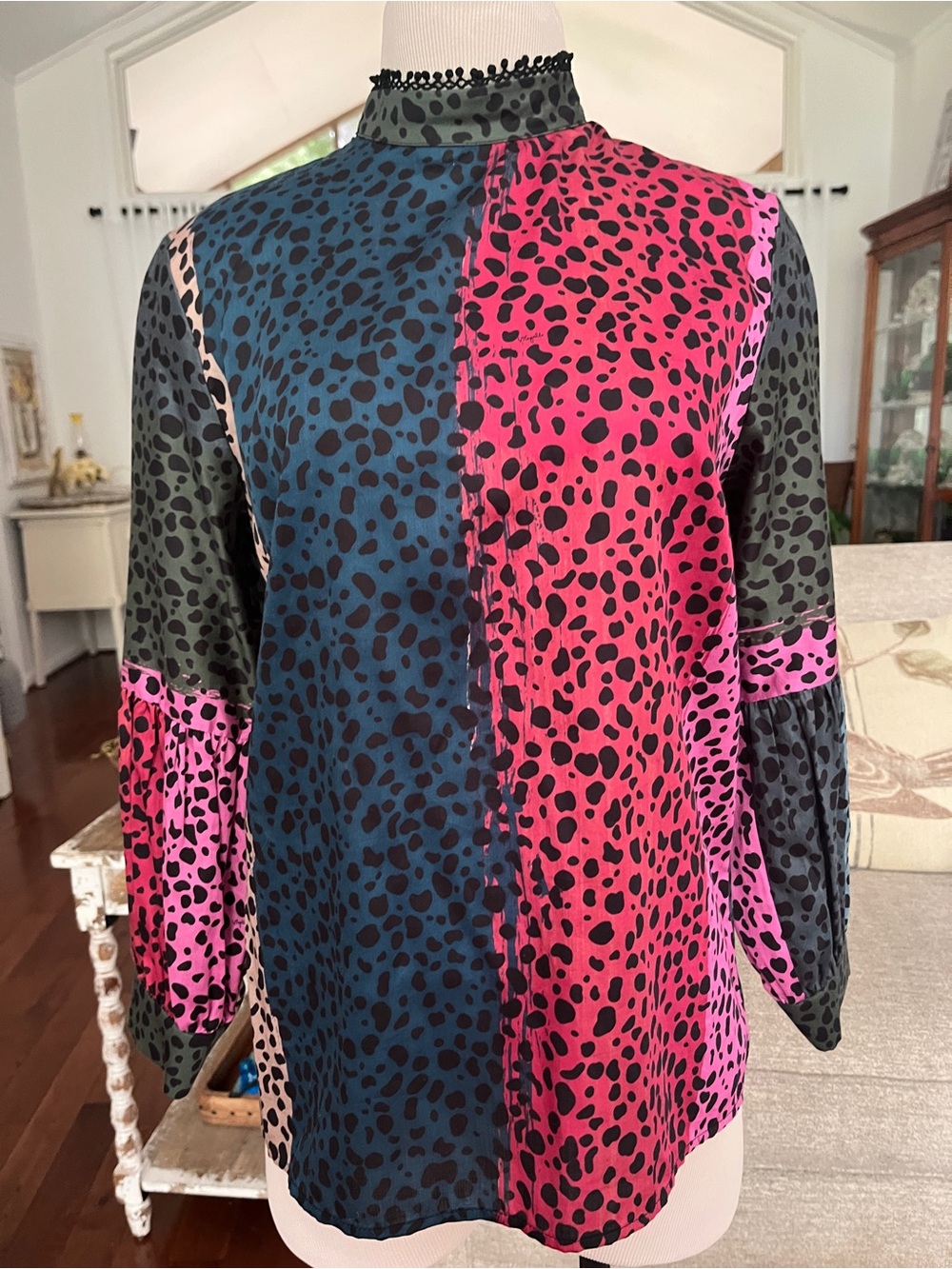 VILAGALLO Lola Shirt in Pongo Print Mock Neck Blouse Multi Color Long Sleeves 42 - Picture 4 of 5